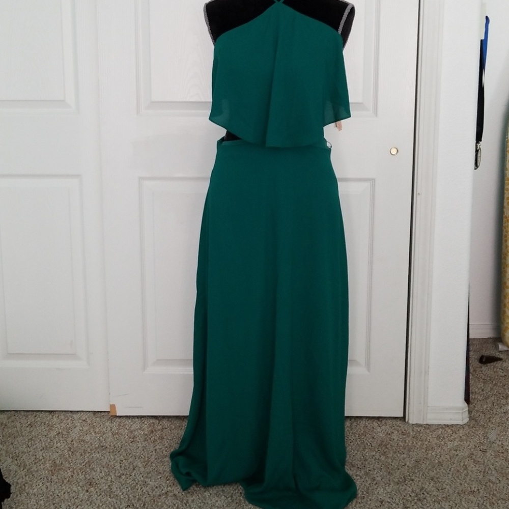 NWT Beautiful long green dress for any occasion